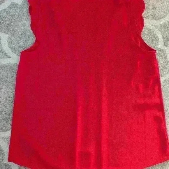 Red Sleeveless Women's V-Neck Blouse -- size M -- Vixen, Officewear, Datenight - Picture 5 of 9